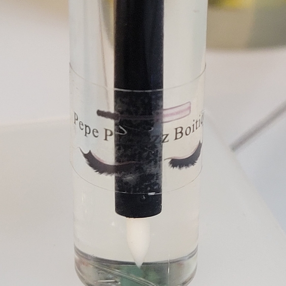 Amazing Formula PURE Castor oil & vit E GROWS long lashes 2 SIDED brush & liner - Picture 4 of 15